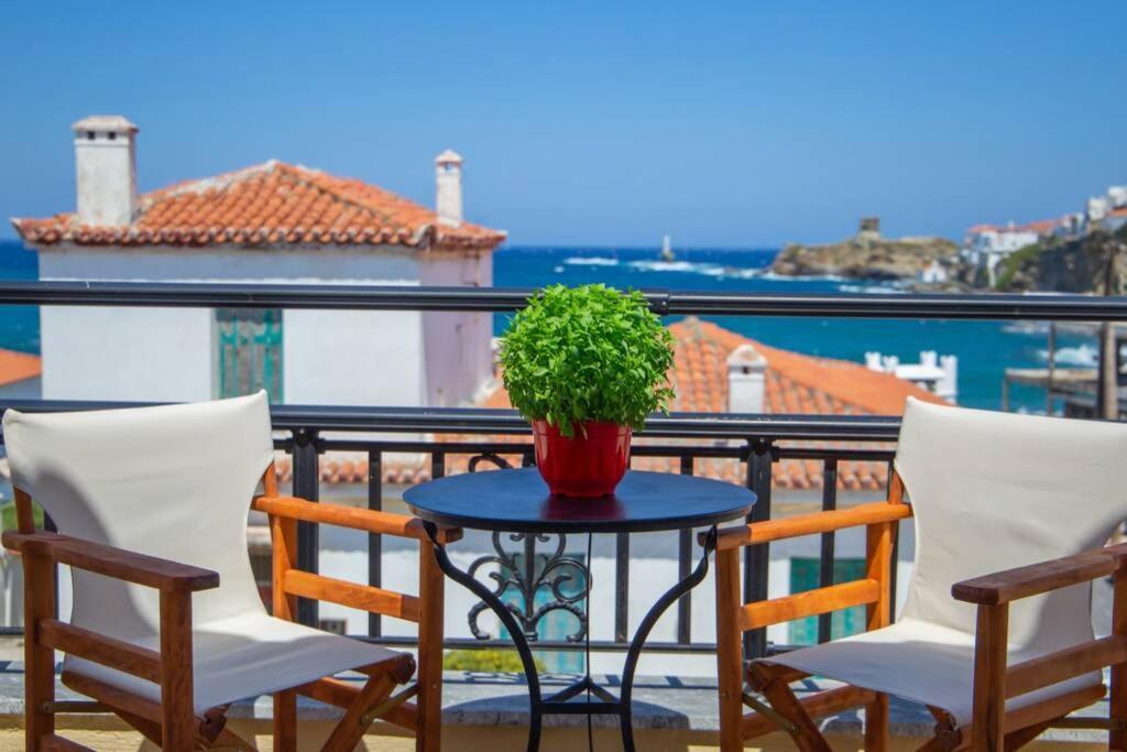 Appartamento Seaview Stylish Flat In Andros - Walk To Beach Esterno foto