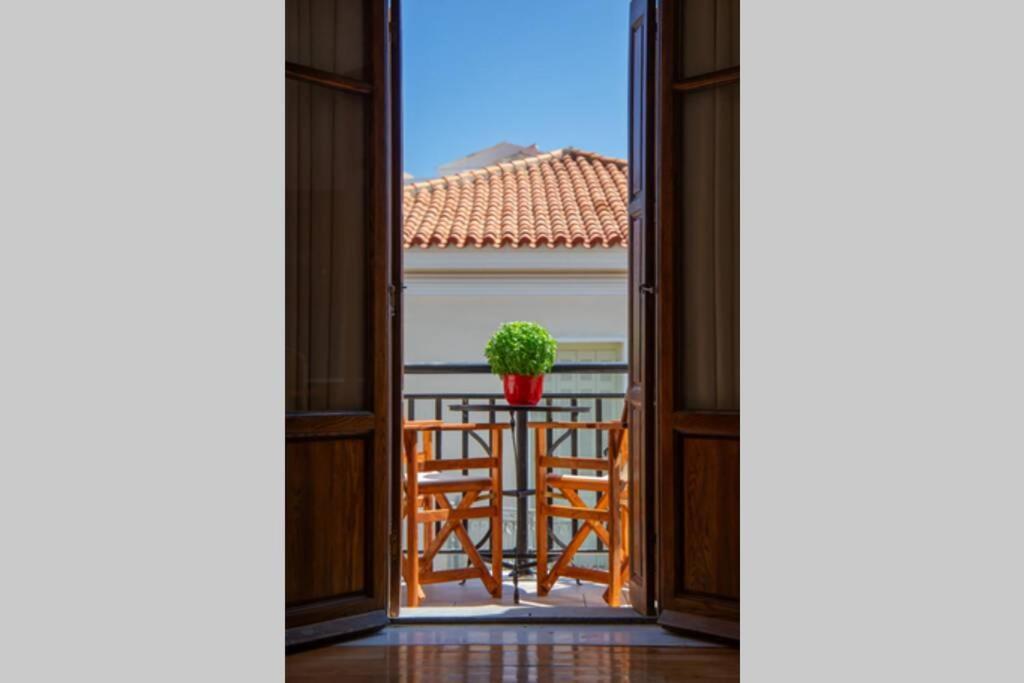 Appartamento Seaview Stylish Flat In Andros - Walk To Beach Esterno foto